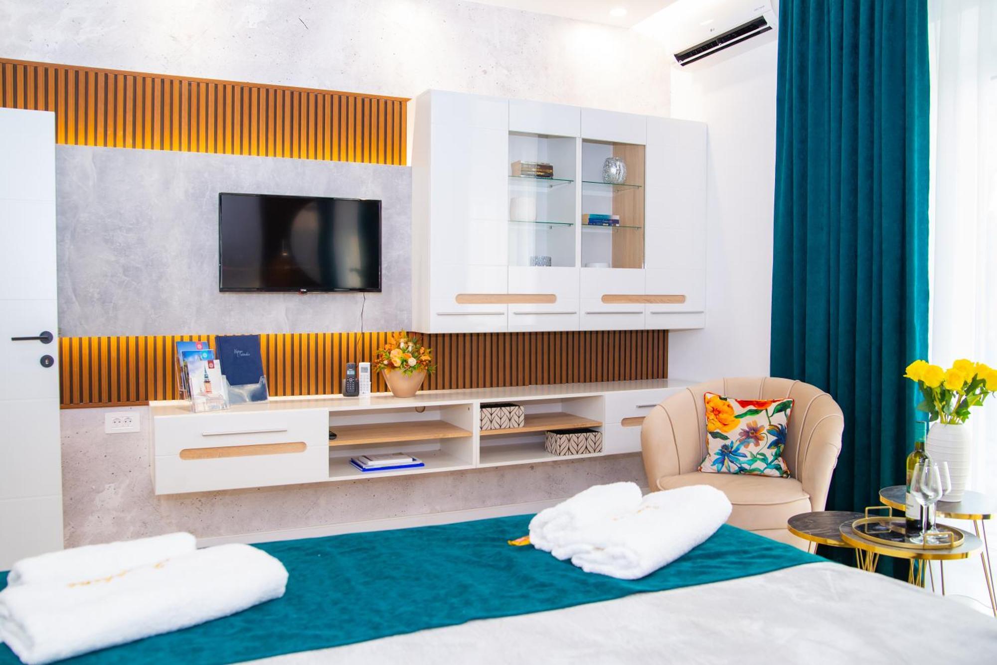 Josephine Apartment